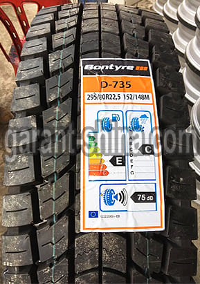 Bontyre D-735 (приводная) 295/80 R22.5 152/148M 18PR - Фото протектора с этикеткой вблизи